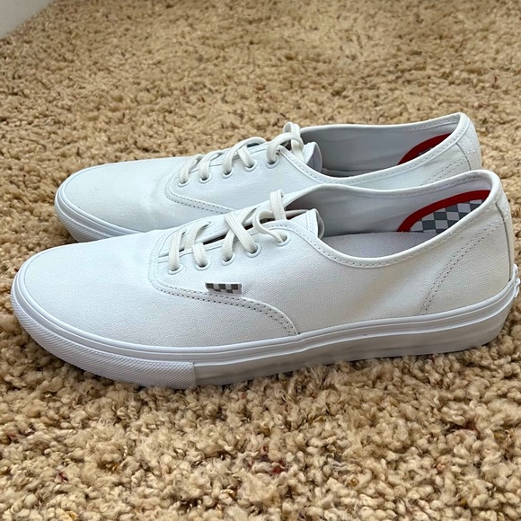 White - Picture 1 of 3